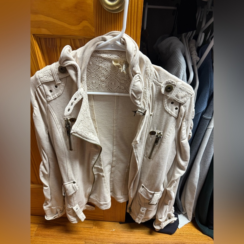 Buckle Women’s Jacket